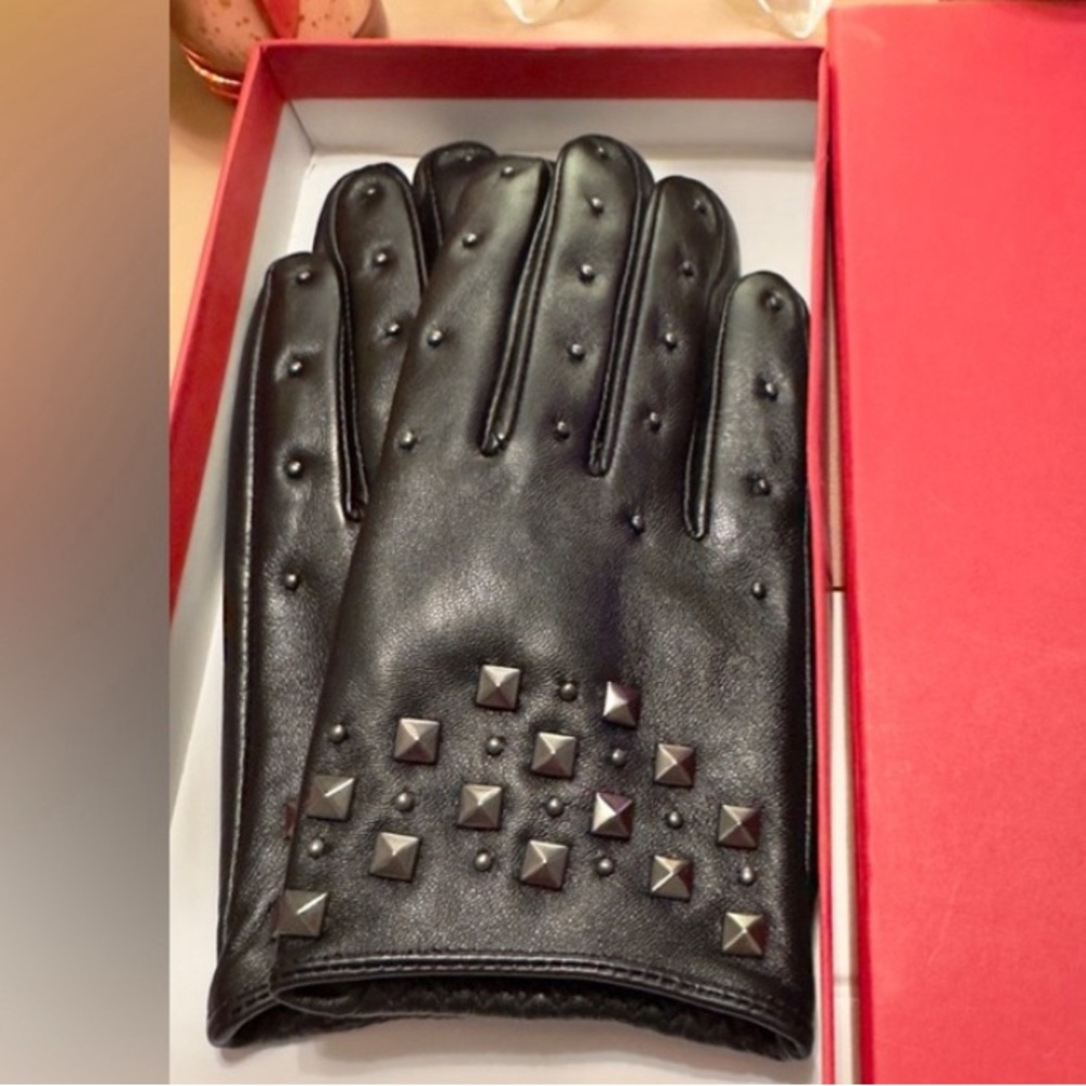 Valentino Garavani Rockstud Leather Gloves